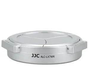  JJC Automatiskt fr&auml;mre objektivlock f&ouml;r Panasonic DMC-LX7 Leica D-Lux6 Silver