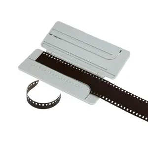  JJC FHC-1 filmialoitusleikkuri &ndash; valmistelee 35 mm -filmin latausta varten