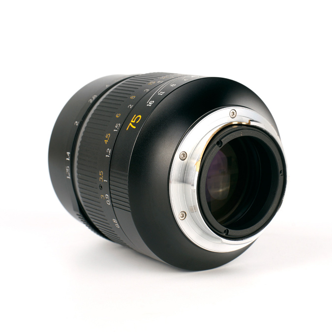  7Artisans 75mm f/1,25 objektiivi Leica M -kameroille