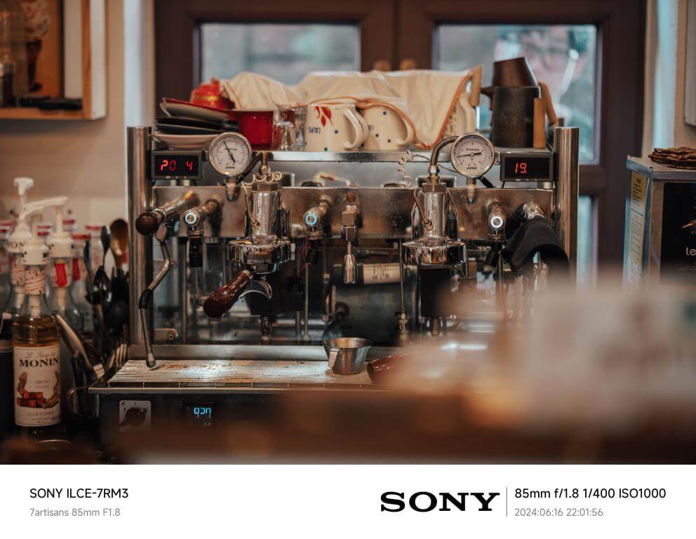  7Artisans AF 85mm f/1.8 Leica L -kameroille (täyskenno)